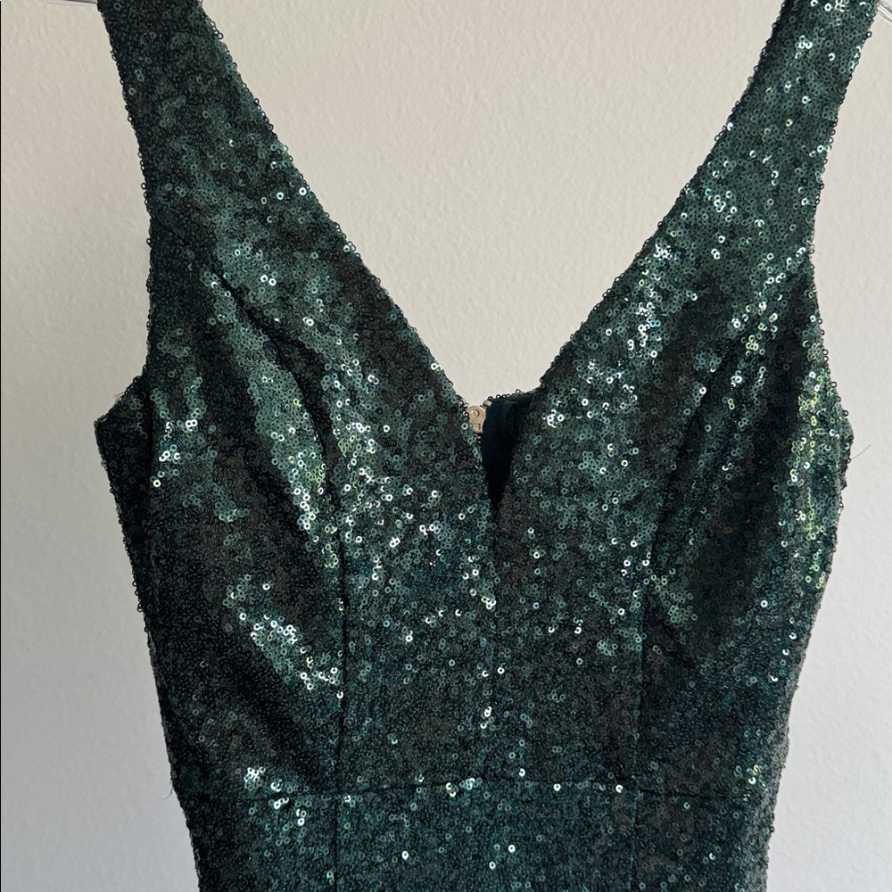 Emerald Green Sequin V-Neck Evening Dress - Picture 2 of 7